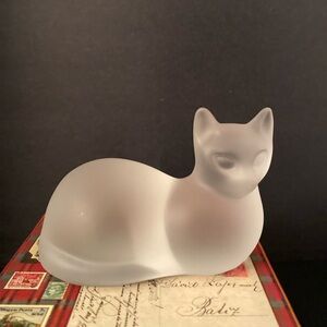 Lenox Frosted Laying Cat